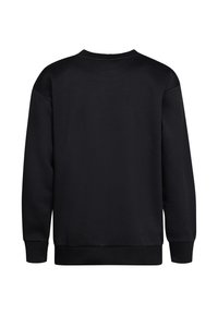 Sudadera negra con cuello redondo, mangas largas y puños de punto. Fabricada en un tejido suave y texturizado, con un diseño liso en la parte posterior.