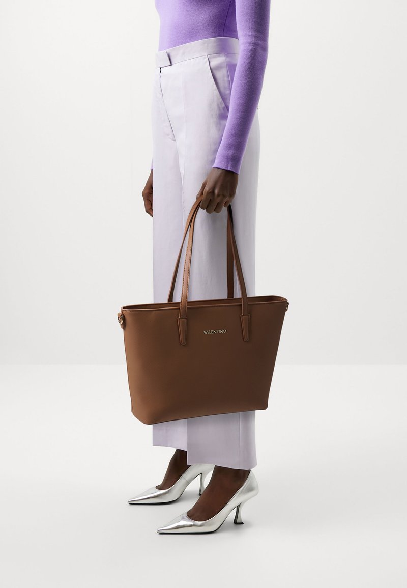 Valentino Bags PIE RE - Sac à main - cuoio/marron