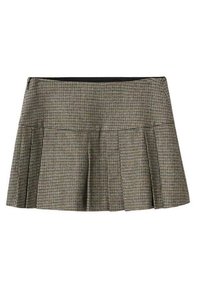 Mustapallon ruudullinen mini-hame, jossa on pleat-ted-suunnittelu, teksturoitu kangas ja istuva vyötärö. Ei näkyvää varustusta tai koristeita.