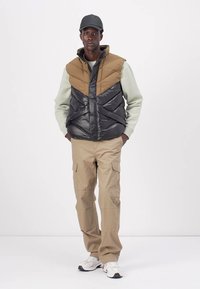 Helly Hansen VILLAGE PUFFY VEST UNISEX - Liemenė - sepia