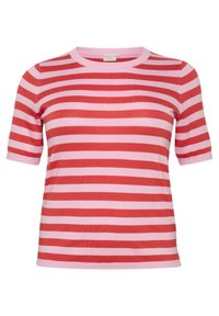 Rød og lyserød stribet kortærmet strik-t-shirt med rund halsudskæring. Glat tekstur og normal pasform. Etiketten er vist ved halsen.