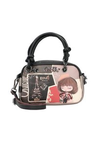 Schwarze Handtasche mit doppelten Obergriffen, die ein Cartoon-Mädchen und das Design des Eiffelturms auf einem cremefarbenen und rosa Hintergrund zeigt. Verstellbarer Schultergurt enthalten.