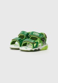 Sandales pour enfants vertes avec des courroies Velcro ajustables, dessus texturé et imprimé graphique sur la semelle. Design léger et sportif.