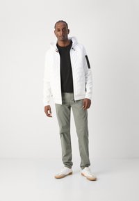 BOSS MARTIC - Adīta jaka - white