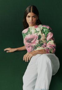 Next Pulover - pink floral