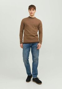 Jack & Jones JJEATLAS CREW NECK - Maglione - otter