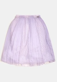 Jupe plissée lilas avec des panneaux alternés en tissu transparent à pois et en tissu uni, dotée d'une taille élastique et d'une petite étiquette de marque en métal.