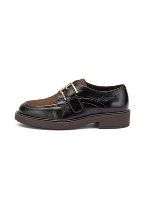 Scarpa di pelle con una finitura lucida nera, pannello in tessuto marrone, fibbia in tono oro e una resistente suola in gomma marrone.