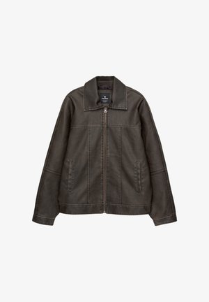 Dunkelbraune Kunstlederjacke mit spitzem Kragen, Reißverschluss, Fronttaschen und sichtbaren Nähten. Klassisches und lässiges Design.