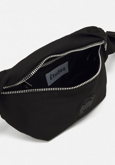 tudes TUESDAY UNISEX Across body bag black