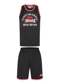 Čierna športová súprava tank topu a šortiek so červenými akcentmi, elastickým pásom a odvážnymi potlačami loga: "Sporting Goods" a "Lonsdale."