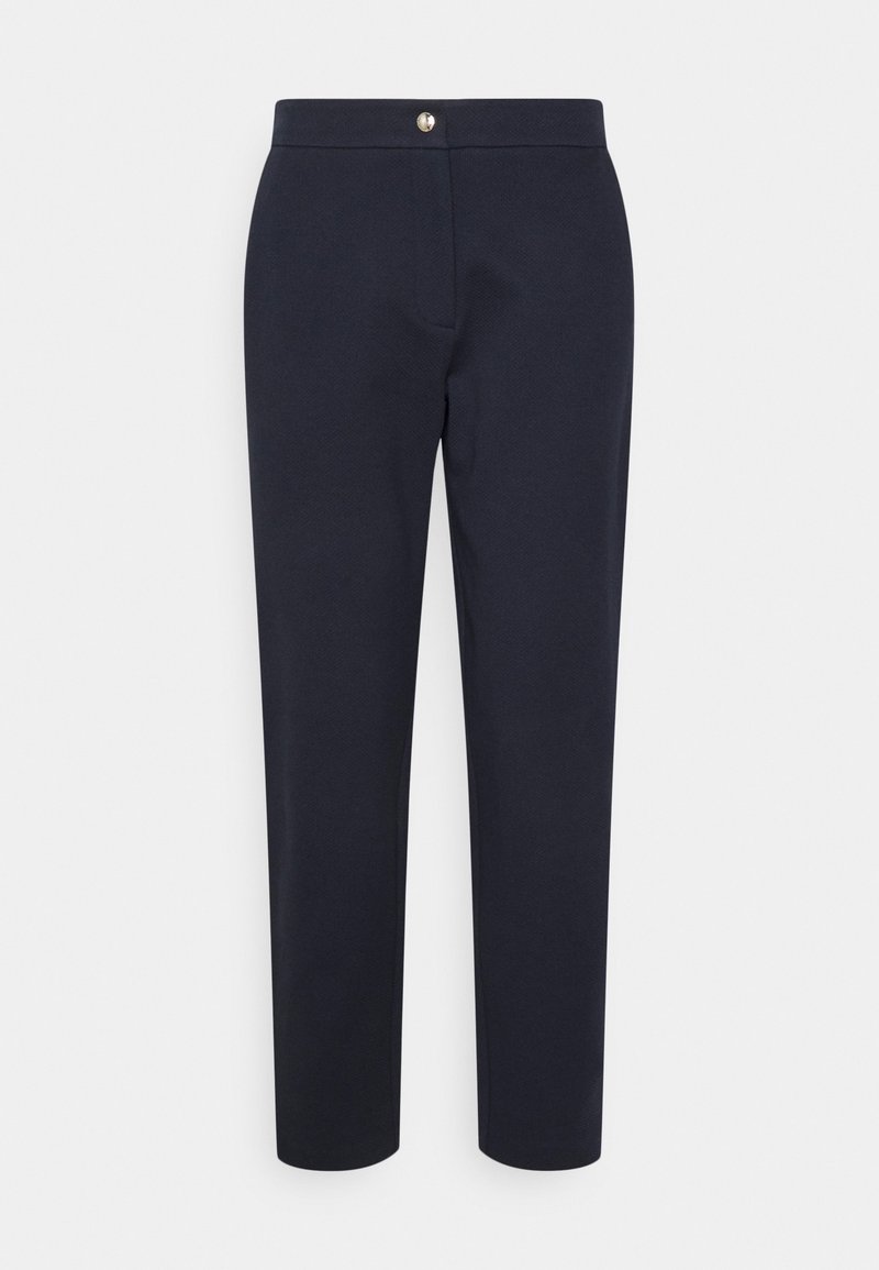 Pantalon bleu marine ajusté avec jambes droites, fermeture à boutons devant et ceinture plate sur fond blanc.