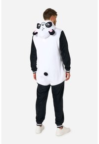 Monosie con temática de panda en suave material de forro polar; presenta un diseño en blanco y negro con capucha, detalles de la cara y un acento de cola.