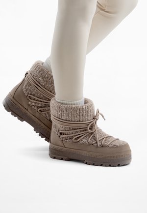 Enkellaarsjes met plateauzool - brown