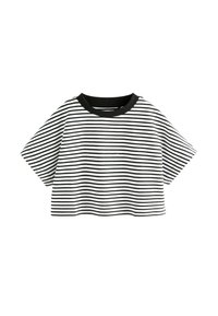 T-shirt à manches courtes rayé noir et blanc avec un col rond et une coupe décontractée, présenté sur un fond blanc uni.