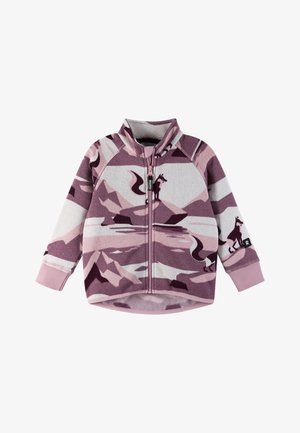 Chaqueta de forro polar en tonos de rosa y gris con un patrón de montañas y zorros, con cremallera frontal de medio cierre y puños acanalados. Textura suave y corte relajado.