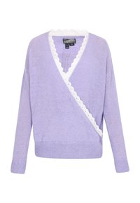 Maglione lilla con scollatura a V, caratterizzato da un bordo ondulato bianco lungo il colletto e un design diagonale sulla parte frontale. Tessuto a maglia morbido. Maniche lunghe.