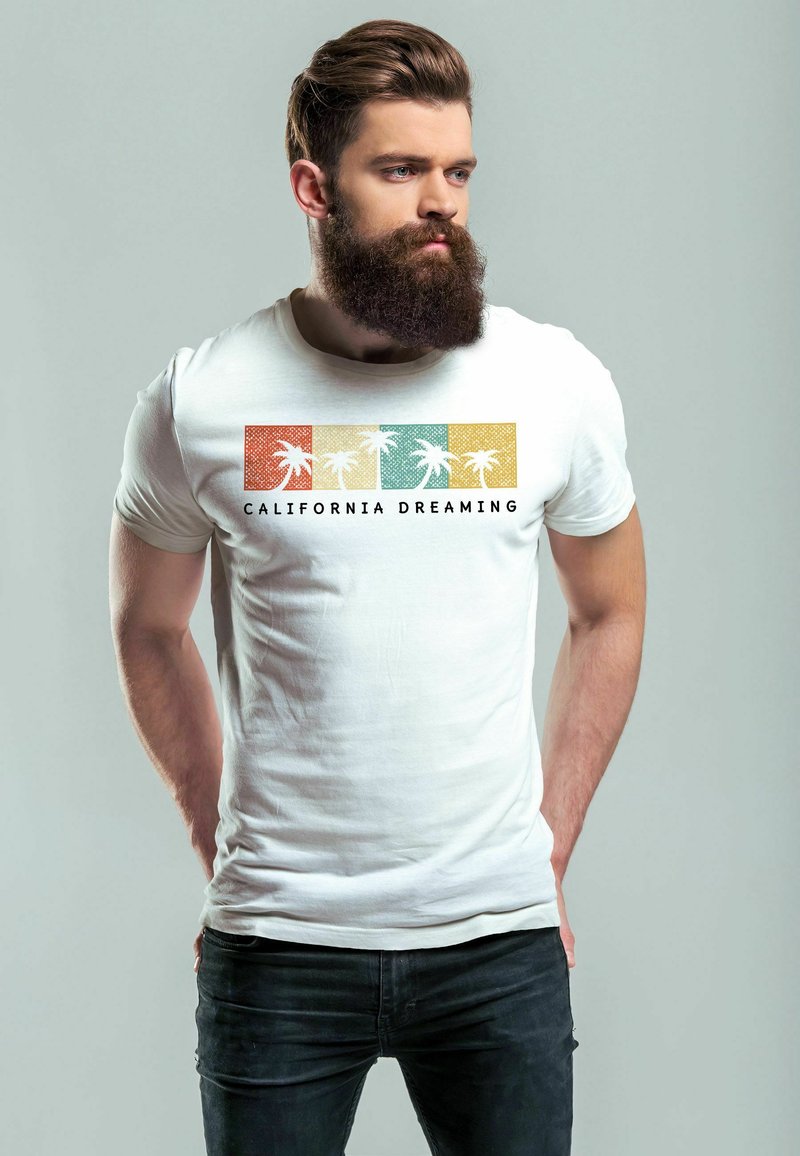 White cotton t-shirt with a colorful palm tree graphic and "CALIFORNIA DREAMING" text. Slim fit, round neckline, and short sleeves.