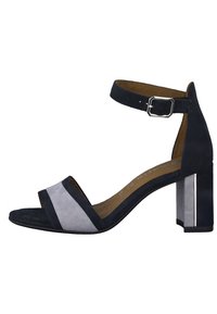 Czarno-szare zamszowe sandały na obcasie z paskiem wokół kostki, otwartym noskiem i słupkowym obcasem z metalicznym akcentem. Teksturowany wzór paska.