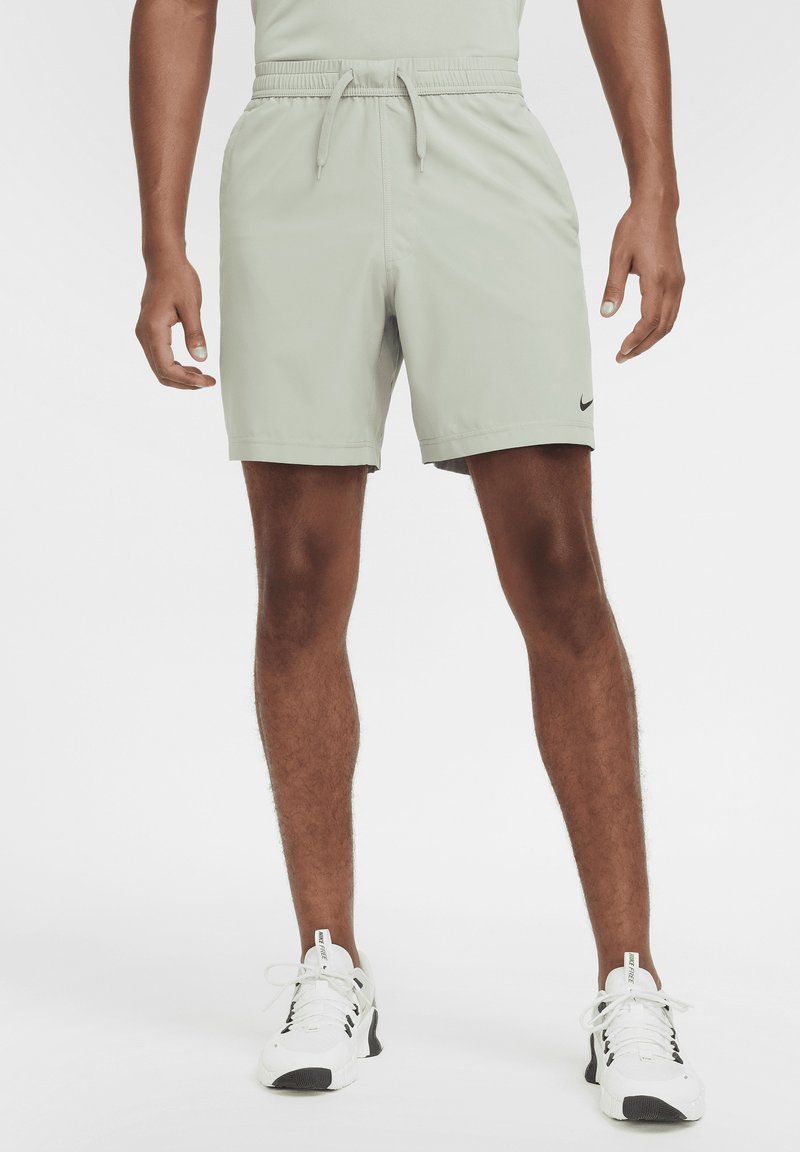Nike Performance FORM SHORT - Sports shorts - jade horizon