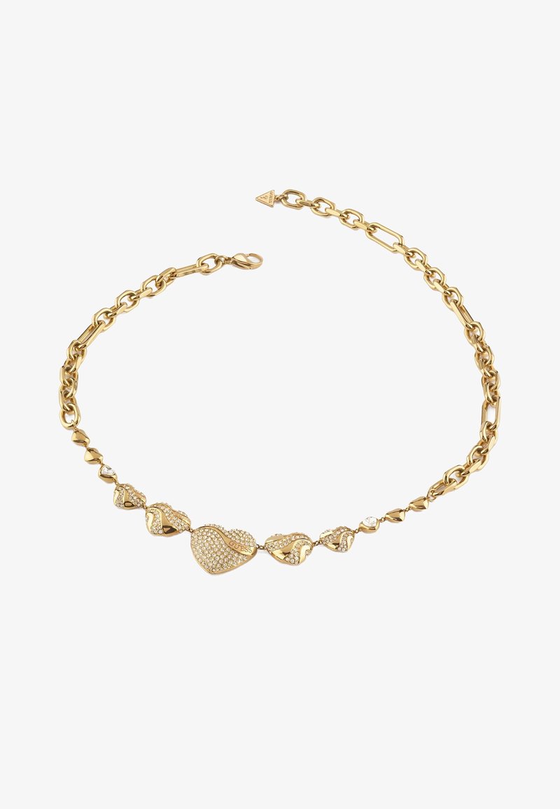Collana in tono dorato con maglie a forma di cuore, alcune con superfici texturizzate e diamanti simulati; design della catena con chiusura a moschettone.