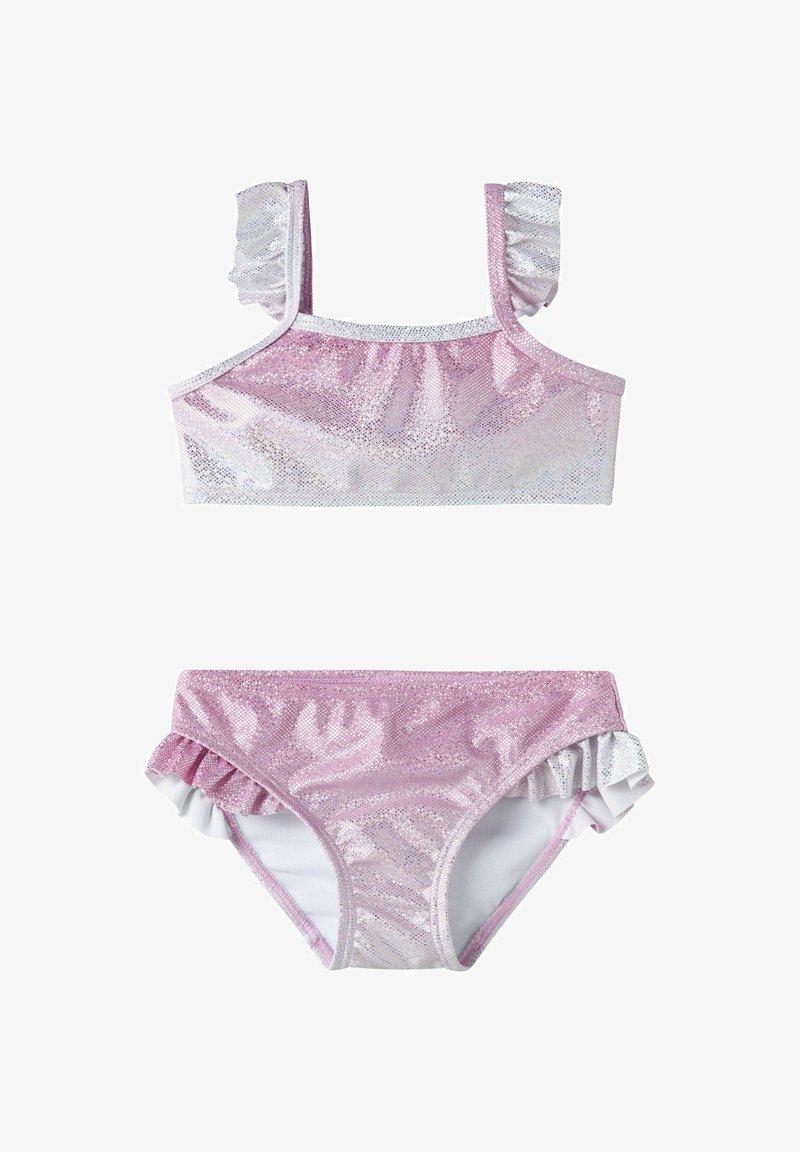 Maillot de bain deux pièces pour fille en tissu brillant rose et argenté, avec des bretelles à volants et des volants sur les côtés du bas.