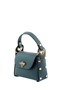 Teal leren handtas met een gouden bijsluiting, voorzien van een bovenhandvat, gouden hardware en decoratieve ronde studs aan de zijkanten.