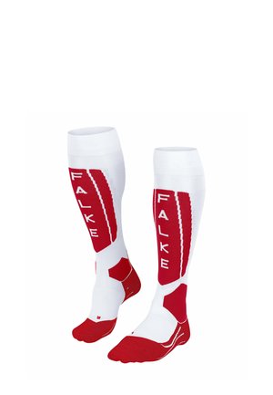 Rote und weiße knielange Socken mit strukturierten Mustern, das "FALKE"-Logo deutlich sichtbar, verstärkte Zehen und gepolsterte Sohlen.