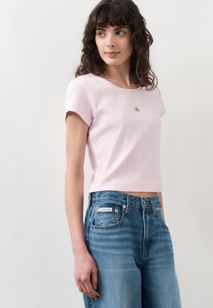 Calvin Klein Jeans LABEL BABY TEE - Camiseta básica - pearly pink
