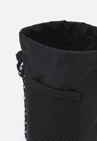 Urban Classics RIPSTOP BOTTLE HOLDER NECKPOUCH UNISEX - Borsa a tracolla - black