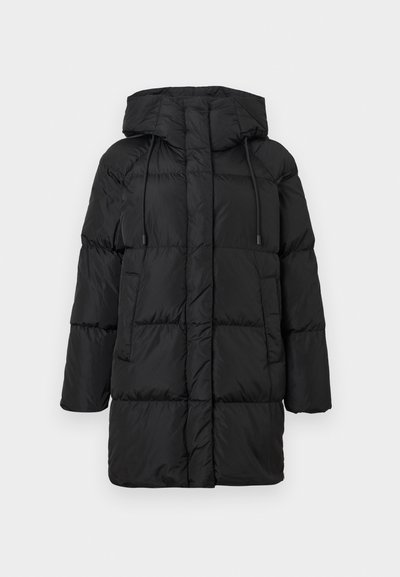 Μαύρο φούτερ μπουφάν με κουκούλα, με σχεδίαση καπιτονέ, δύο μπροστινές τσέπες και ρυθμιζόμενα κορδόνια στον λαιμό. Υλικό ανθεκτικό στο νερό.
