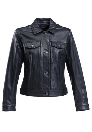 Melnas ādas jaka ar apkakles kakla līniju, divām krūšu kabatām, pogu aizdari un piegulīgu piegriezumu. Gluda tekstūra un strukturētas šuves.