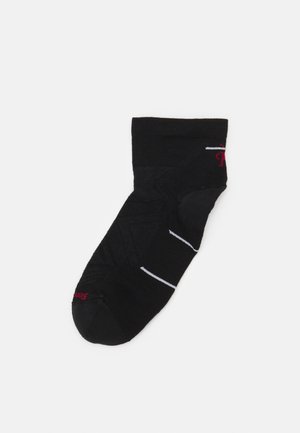 RUN ZERO CUSHION ANKLE SOCKS - Sportsocken - black
