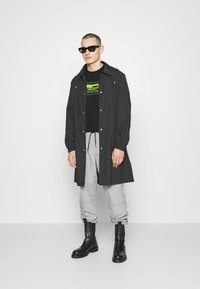 HUGO DANFORD - T-shirt estampada - black