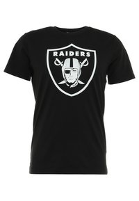 T-shirt in cotone nero con un grande logo bianco dei Raiders, forma a scudo, grafica del casco e testo stilizzato sopra il logo.