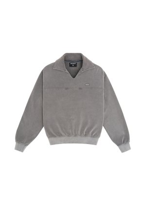 Grijze pullover met een brede kraag, geribbelde onderrand en manchetten. Zachte stof met een licht getextureerd oppervlak. Voorste naad en logo-accent.