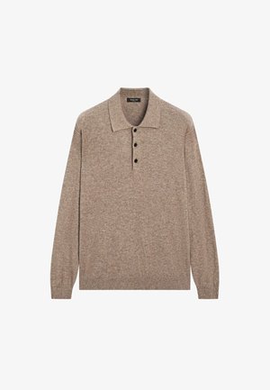 Maglione polo a maniche lunghe in maglia marrone con tre bottoni neri e polsini e orlo a costine, appoggiato su uno sfondo bianco.