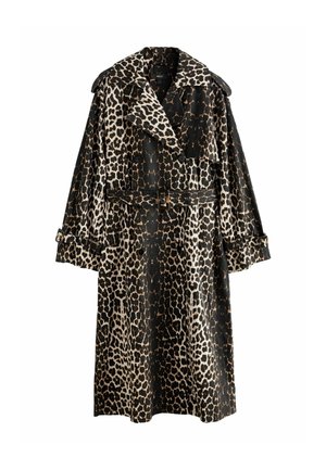 Manteau long style trench avec motif léopard, taille ceinturée, boutonnage double, larges revers et bracelets aux poignets.