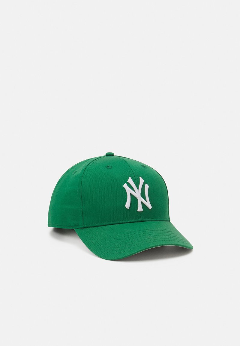 Casquette de baseball verte avec le logo blanc "NY" sur le devant, dotée d'une visière courbée et d'une conception à six panneaux avec des œillets de ventilation.