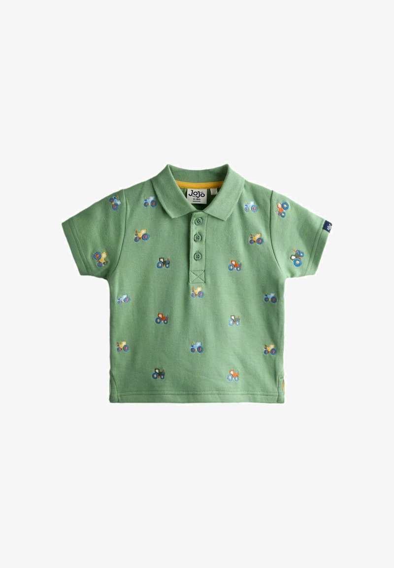 Grünes kurzärmeliges Kinder-Poloshirt mit kleinen gestickten Traktor-Mustern in Blau, Orange und Gelb sowie drei vorderen Knöpfen.