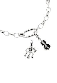 Sterlingsilber-Kettenarmband mit einem Augenanhänger, der schwarze Akzente und tropfenförmige Details aufweist, sowie einem detaillierten schwarzen Geigenanhänger.