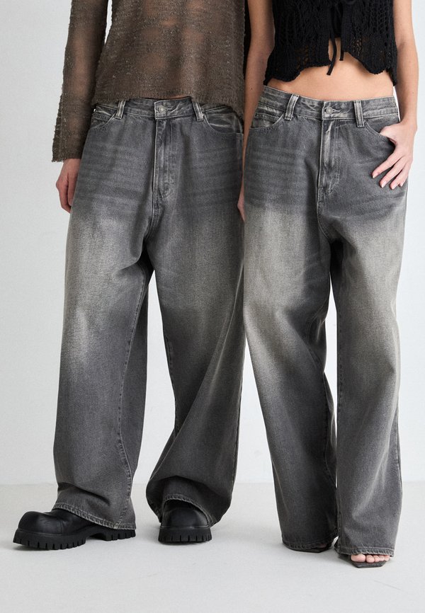 COLOSSUS UNISEX - Loose Jeans