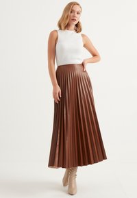 Herita Plooirok - camel brown