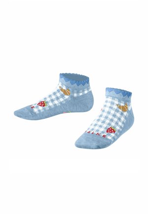 Hellblaue Knöchelsocken mit einem Gingham-Muster, Erdbeeren und einem Gebäckdesign, gewelltem oberen Rand und weicher Textur.