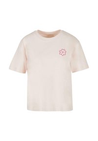 Kortærmet beige t-shirt lavet af bomuld. Har et pink blomsterlogo på venstre brystområde, med rund hals og afslappet pasform.
