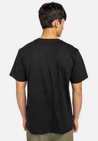 Zwarte katoenen t-shirt met korte mouwen, een ronde halslijn en een relaxed fit, met een zachte textuur en zonder zichtbare graphics of patronen.