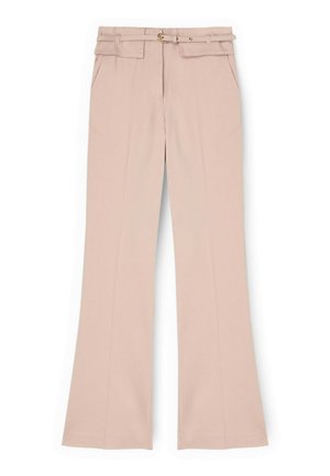 Lyse beige bukser til kvinder med høj talje, smalt bælte, forlommer og let udvidede ben på hvid baggrund.