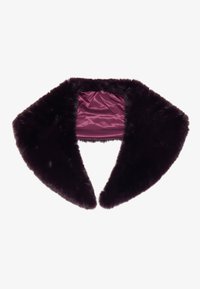 Nep artificial fur kraag in diep paars met een zijdezachte voering. Heeft een breed, puntig ontwerp en een zachte textuur. Geschikt om warmte aan outfits toe te voegen.