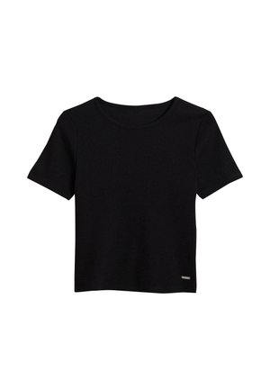 T-shirt noir à manches courtes en tissu doux, avec un col rond et une petite étiquette en métal au bas.