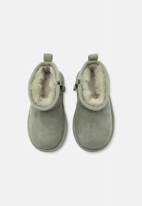 UGG Botas Classic Ultra Mini - Shaded Clover — foto 4